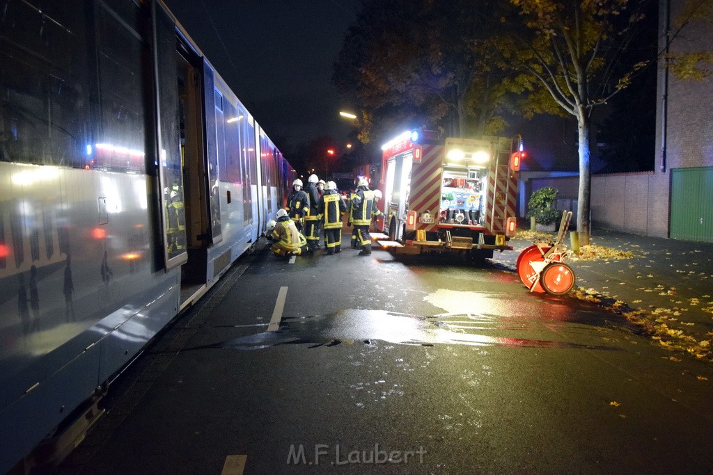 KVB Bahn Bremsen heissgelaufen Koeln Lindenthal Luxemburgerstr Neuenhoeferallee P11.JPG - Miklos Laubert